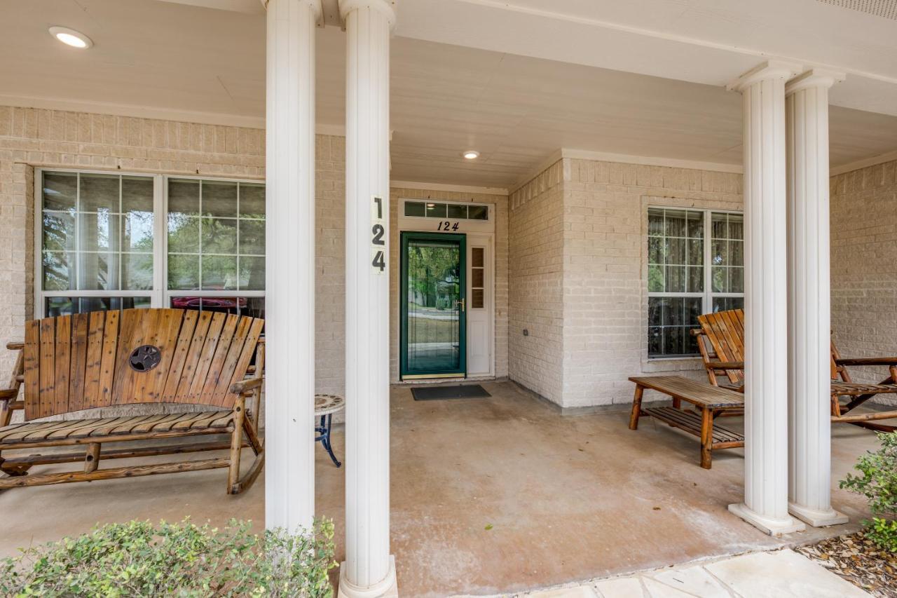 Spacious 5 Bdrm Home Mins To Wineries With Private Pool And Hot Tub! Johnson City Eksteriør bilde