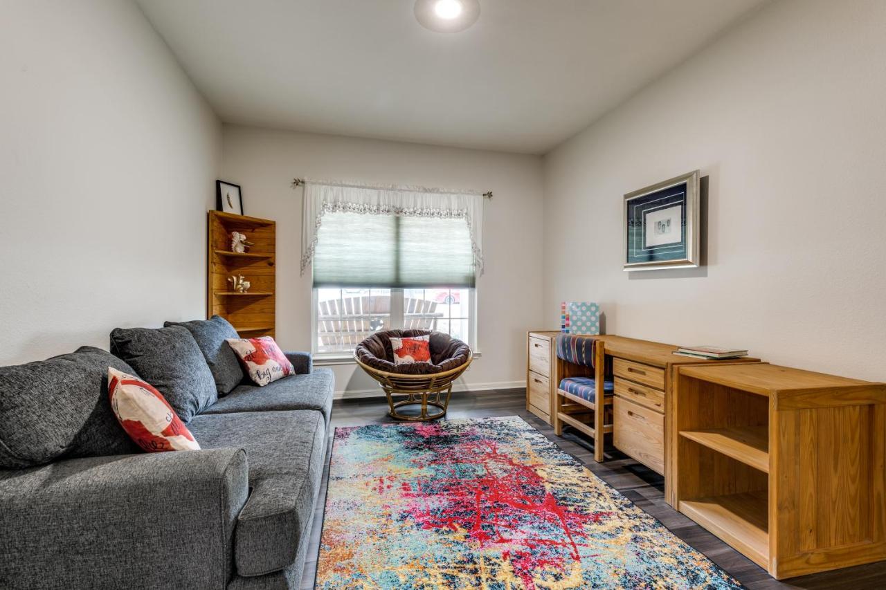 Spacious 5 Bdrm Home Mins To Wineries With Private Pool And Hot Tub! Johnson City Eksteriør bilde