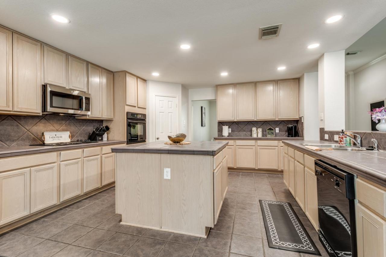 Spacious 5 Bdrm Home Mins To Wineries With Private Pool And Hot Tub! Johnson City Eksteriør bilde