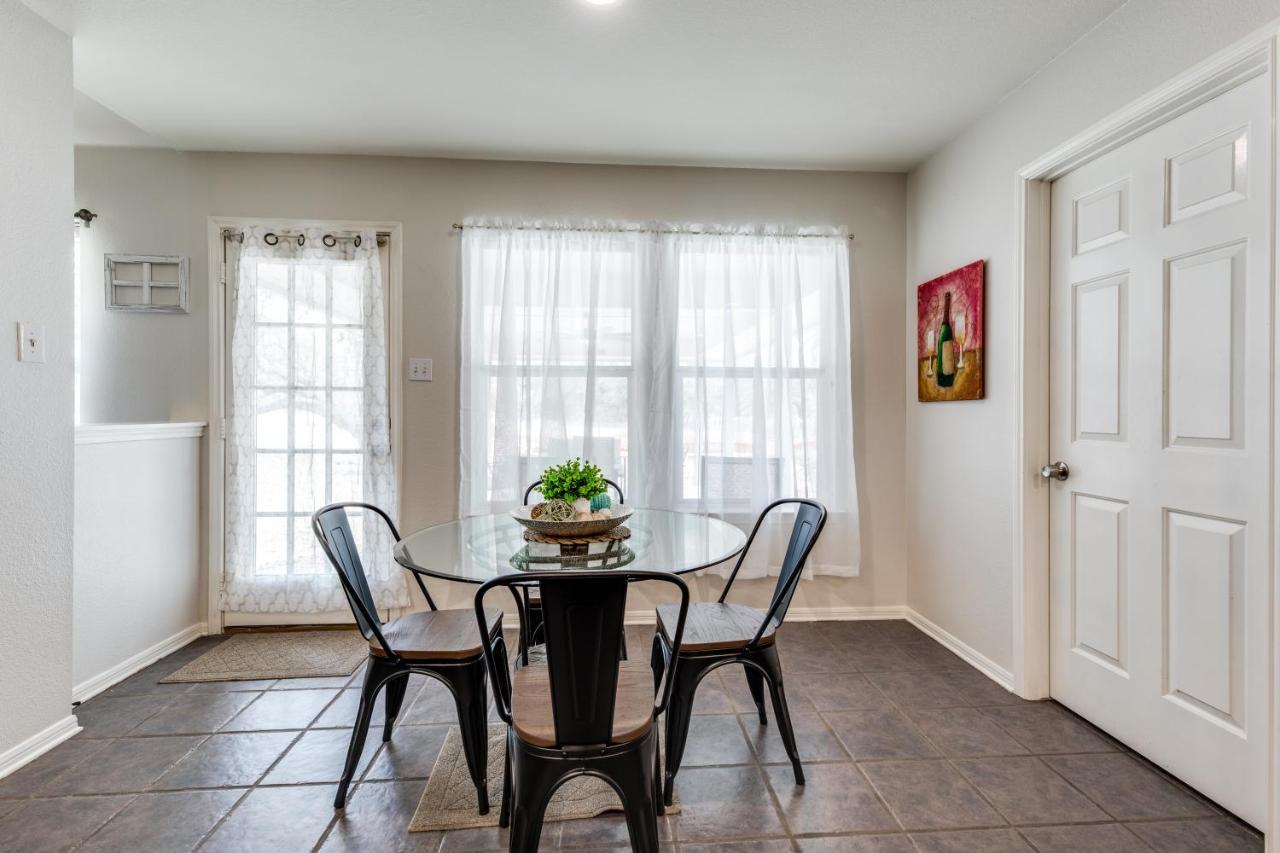 Spacious 5 Bdrm Home Mins To Wineries With Private Pool And Hot Tub! Johnson City Eksteriør bilde
