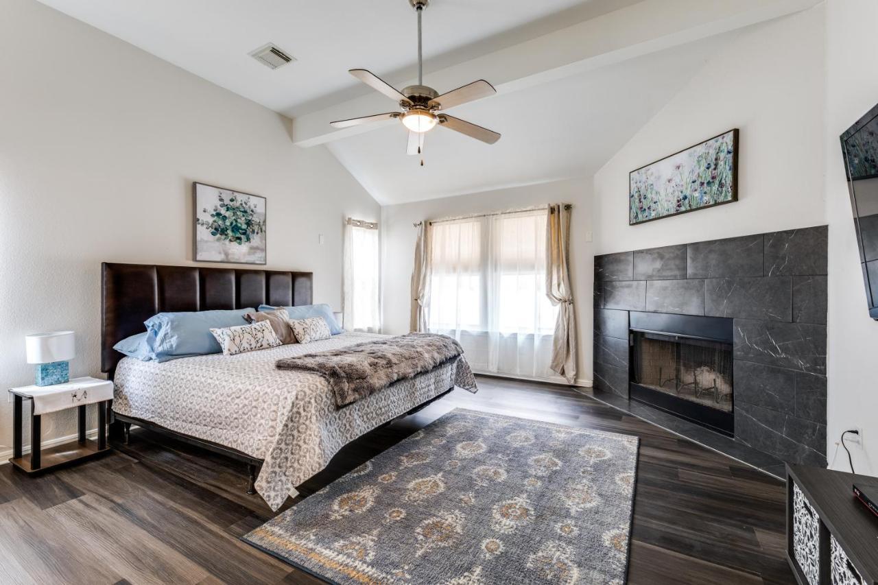 Spacious 5 Bdrm Home Mins To Wineries With Private Pool And Hot Tub! Johnson City Eksteriør bilde