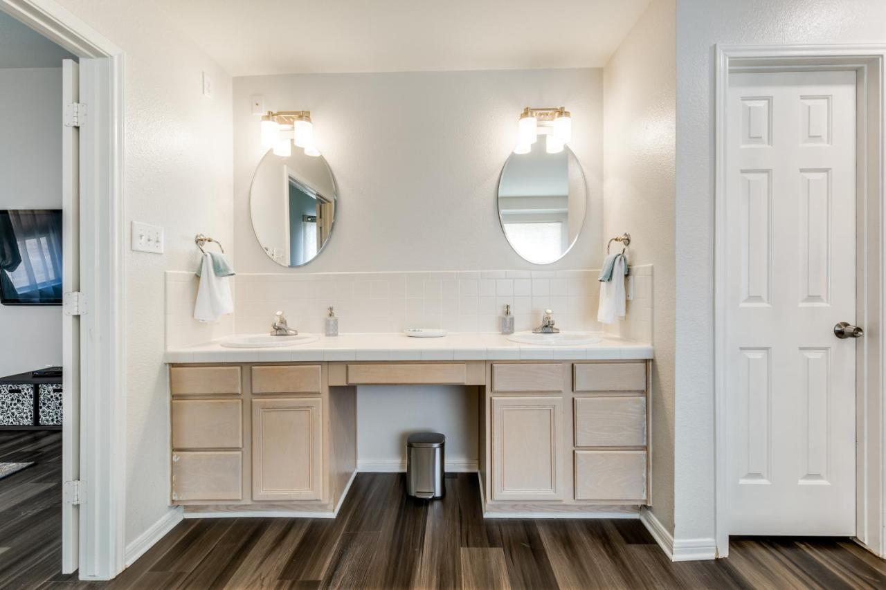 Spacious 5 Bdrm Home Mins To Wineries With Private Pool And Hot Tub! Johnson City Eksteriør bilde