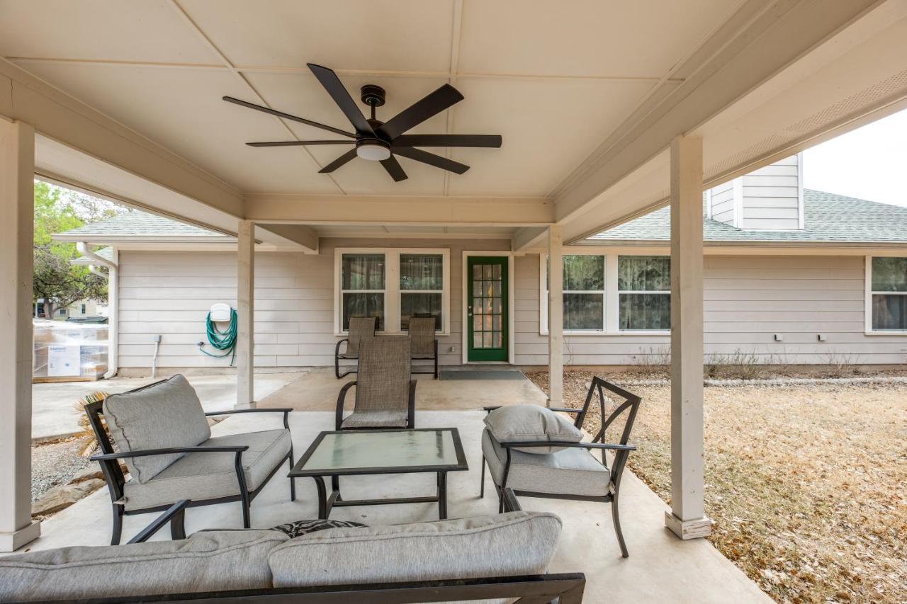 Spacious 5 Bdrm Home Mins To Wineries With Private Pool And Hot Tub! Johnson City Eksteriør bilde