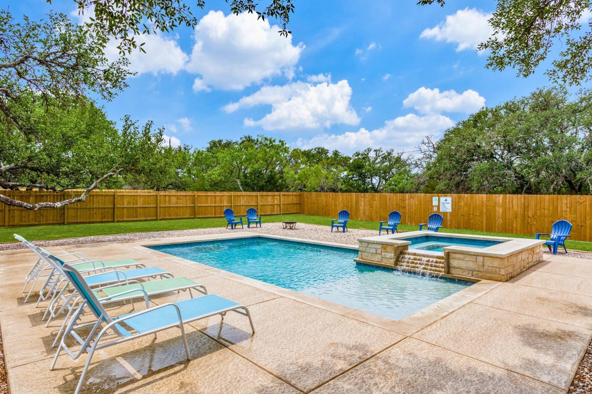 Spacious 5 Bdrm Home Mins To Wineries With Private Pool And Hot Tub! Johnson City Eksteriør bilde