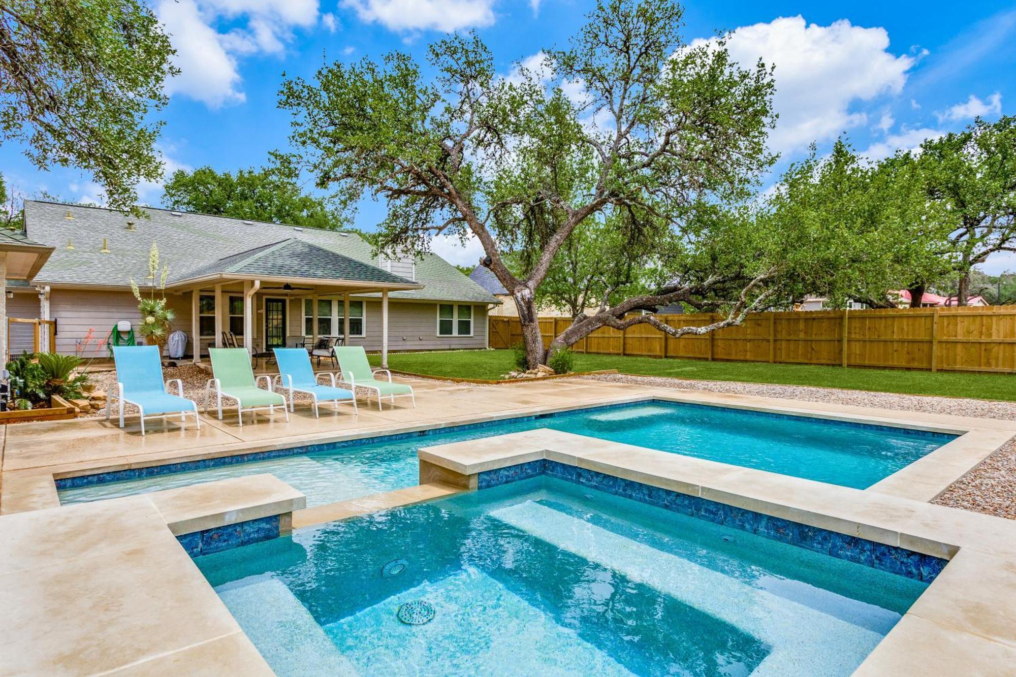 Spacious 5 Bdrm Home Mins To Wineries With Private Pool And Hot Tub! Johnson City Eksteriør bilde
